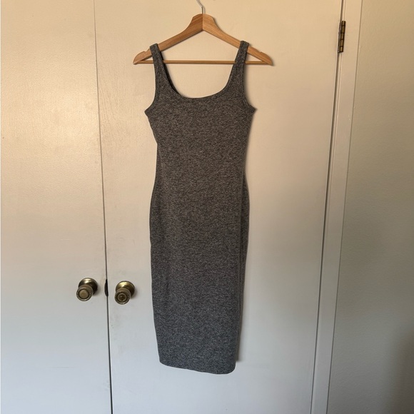 NWOT Vuori halo midi dress - Picture 3 of 6